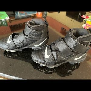 Nike Force Savage Shark 2 football Cleats Black/White Youth Sz 1.5Y AQ7723-001